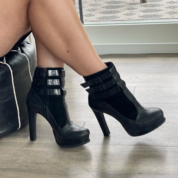 SOLD - Genuine Leather Gianni Bini Booties - Picture 1 of 5